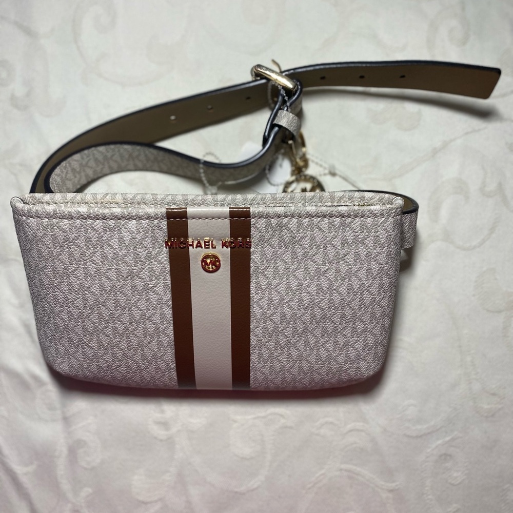 NWOT Michael Kors Acorn /White Monogram Fanny Belt Bag with Keychain Emblem